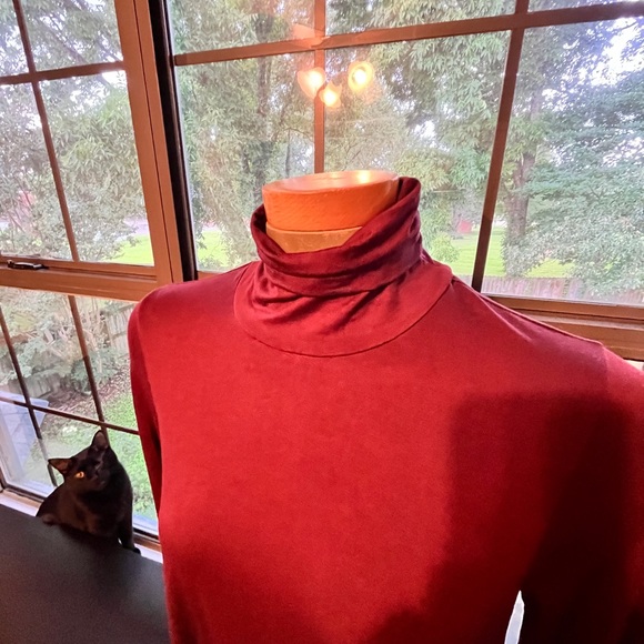 Three Dots Merlot thin turtleneck Size Medium - Picture 7 of 12
